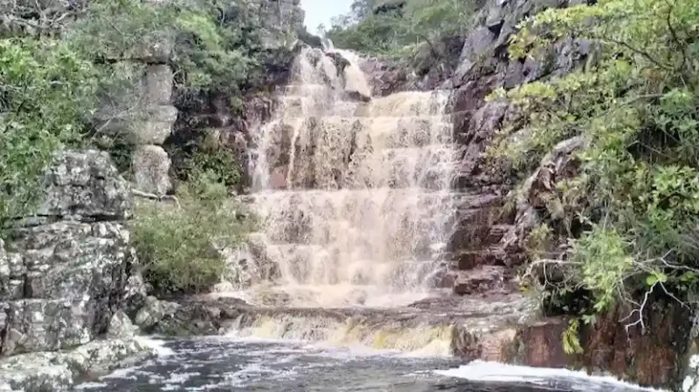 Cachoeira Coca Cola em São João dAliança - Chapada dos Veadeiros