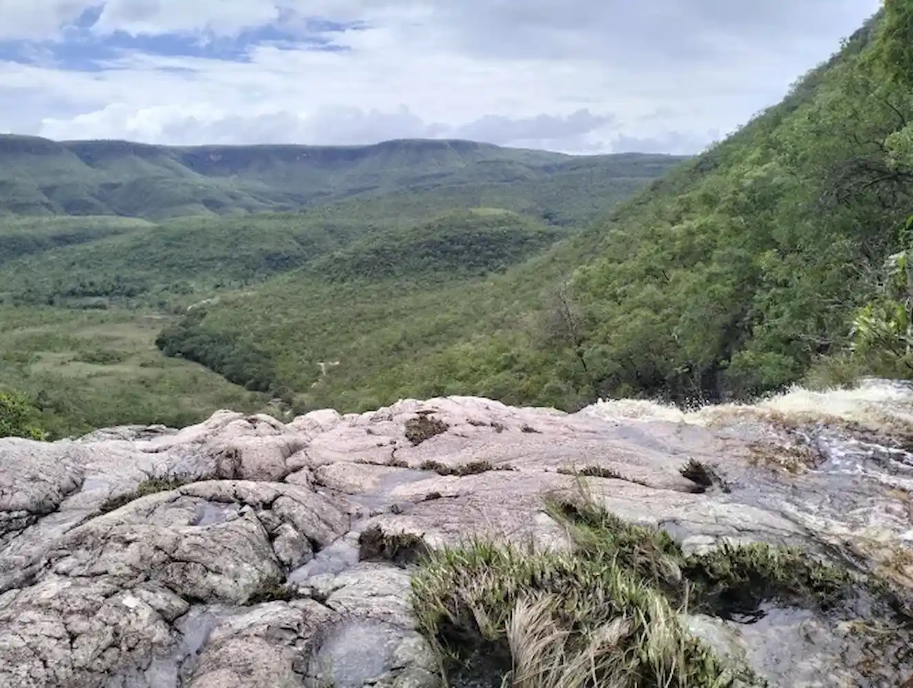 Cachoeira Coca-Cola em São João d'Aliança, divisa com Alto Paraíso