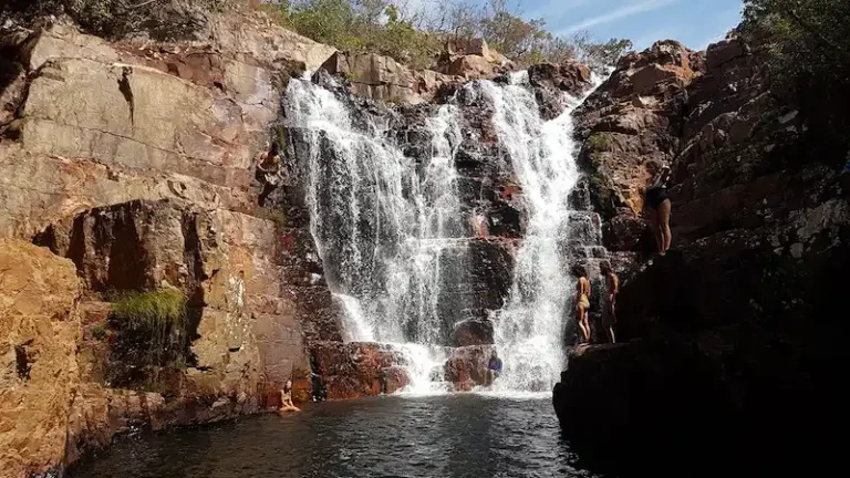 cachoeira da escadaria no complexo macacão