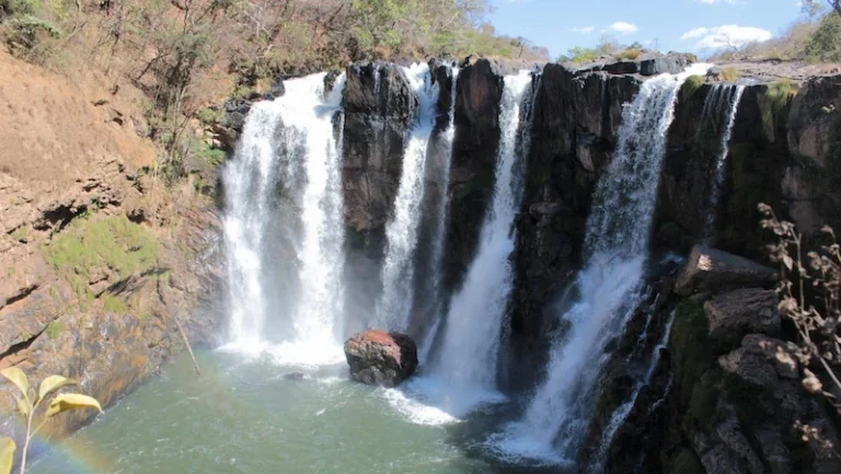 Cachoeira do Cantinho, em São João d'Aliança