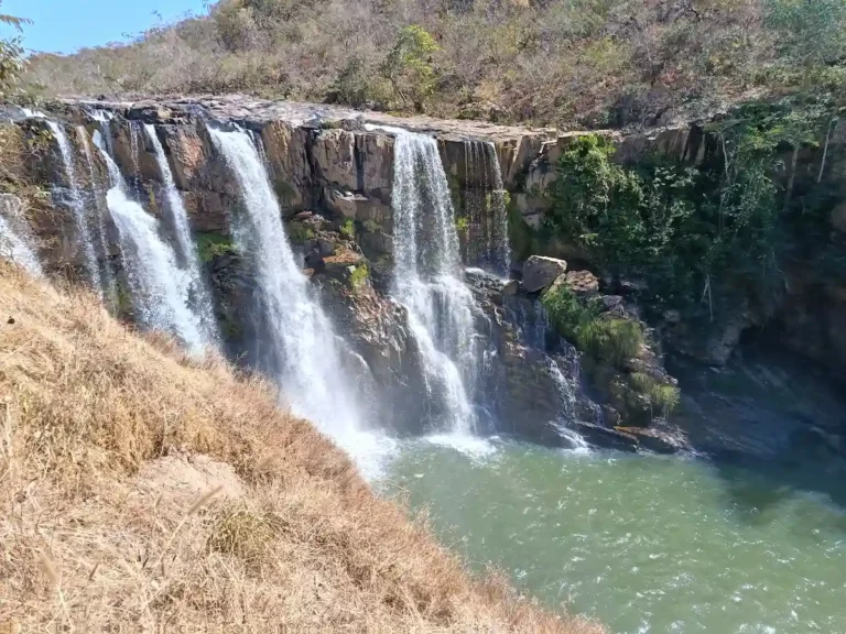 cachoeira do cantinho vista do mirante