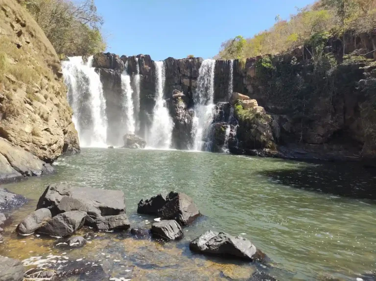 cachoeira do cantinho vista do poço