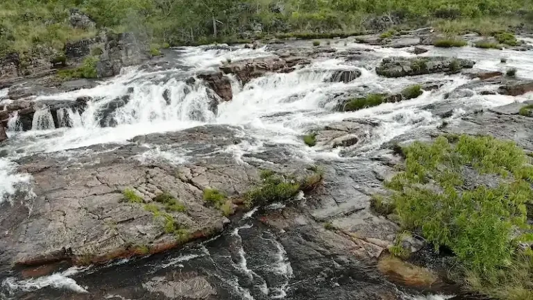 vista da chachoeira do papagiaio no rio dos couros