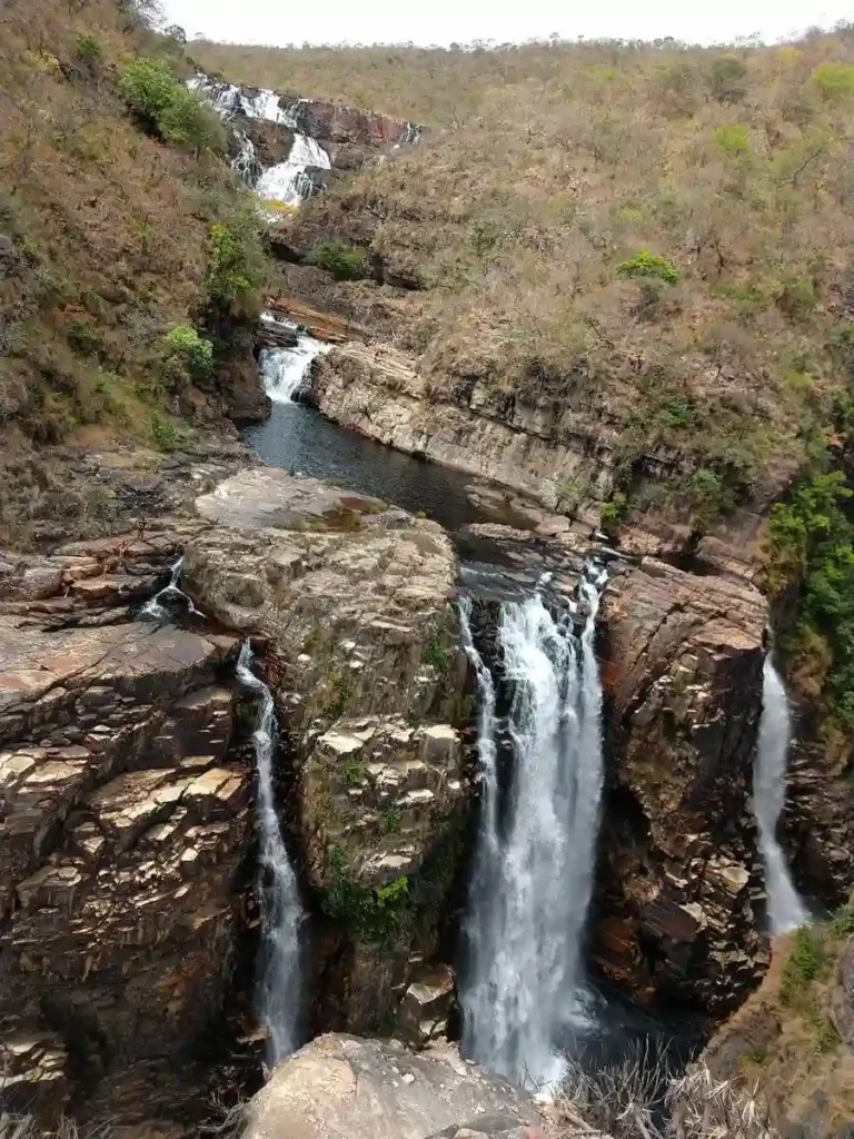 vista geral da parte baixa da catarata dos couros