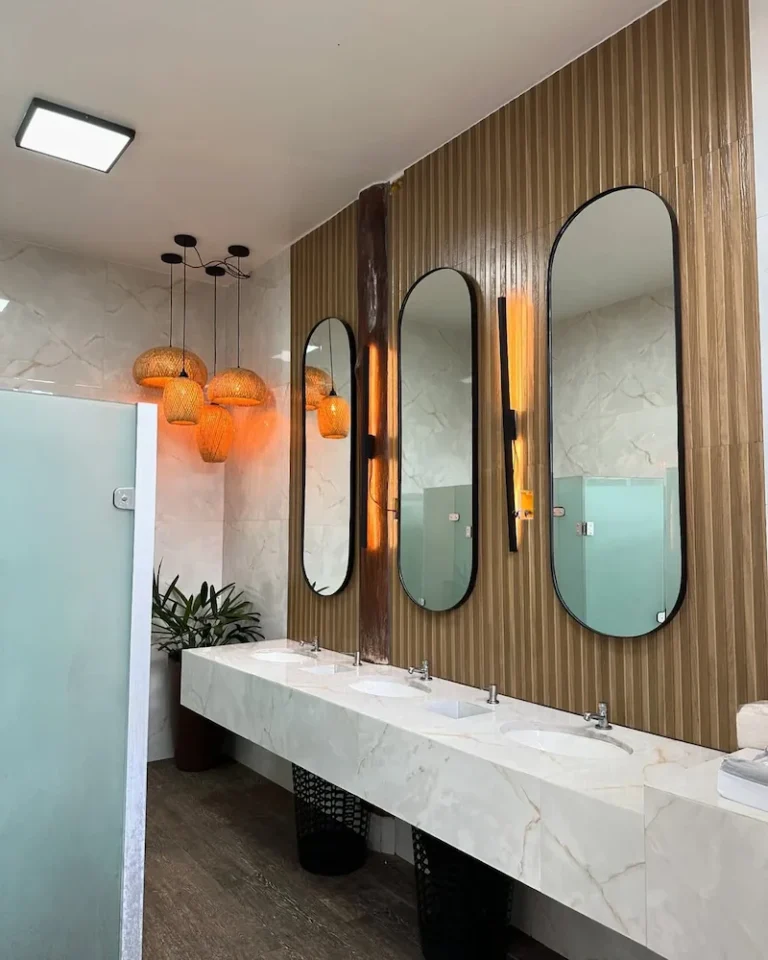 interiror do banheiro do restaurante chapéu de sol