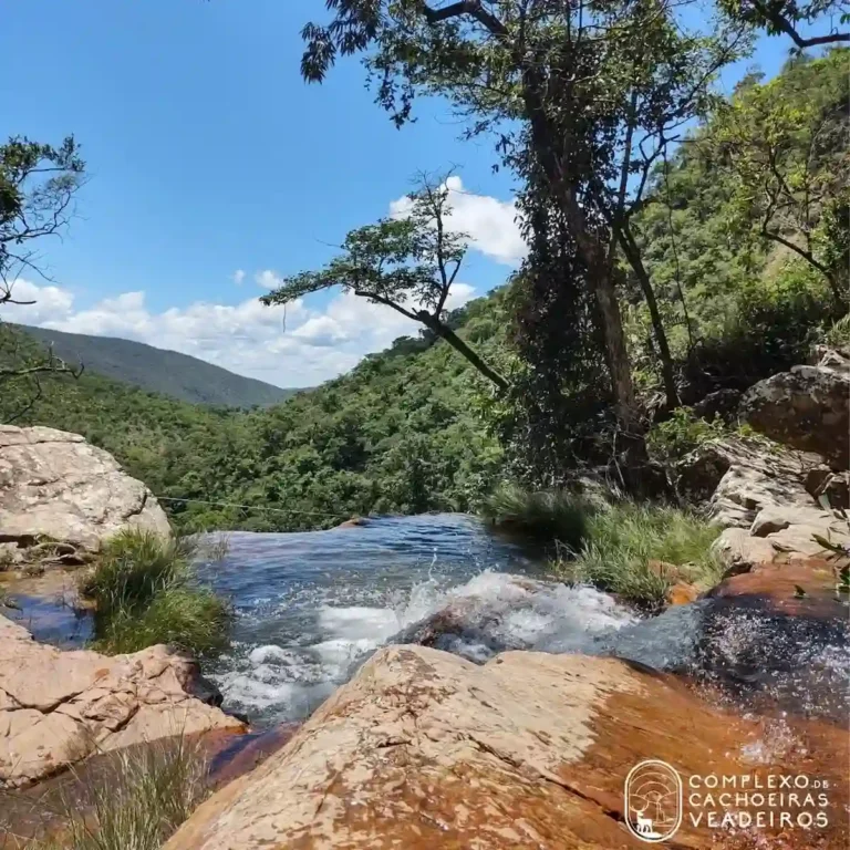 complexo veadeiros, cabeceira da cachoeira em forma de borda infinita, em são joão d'aliança - chapada dos veadeiros
