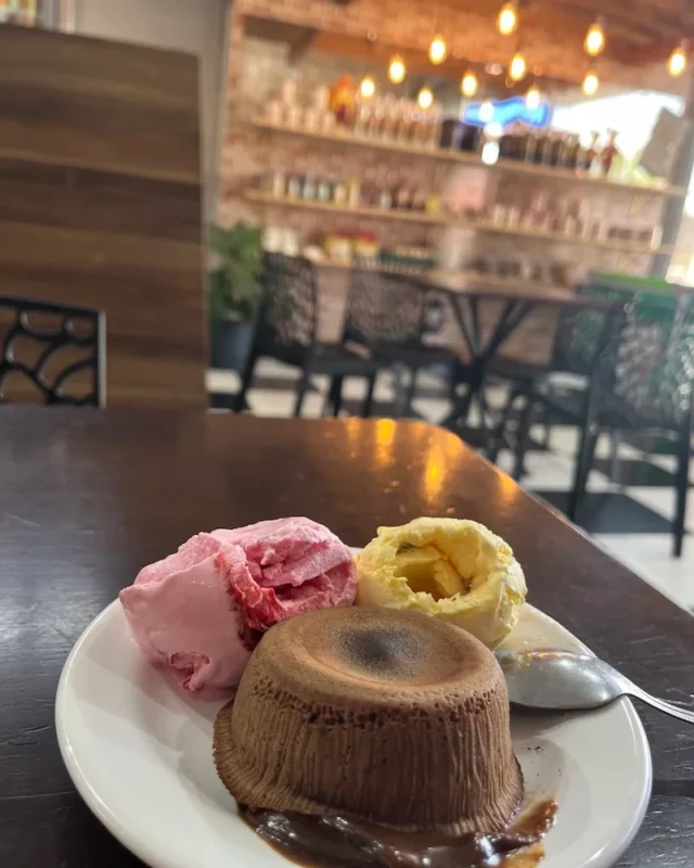 Torta gelada com sorvete em São João d'Aliança