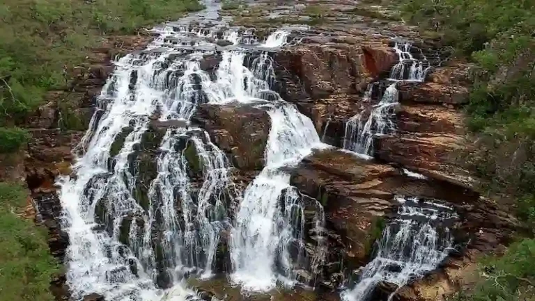 cachoeira almécegas 1000 em são joão d'aliança, uma das trilhas mais impactantes da Chapada dos Veadeiros