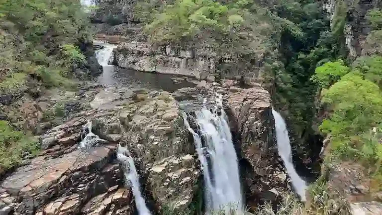 cachoeira do abismo, em são joão d'aliança, a última queda da trilha do couros